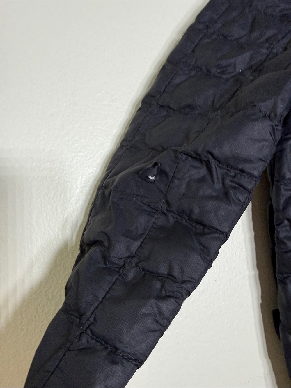 The North Face Black Hooded Quilted Jacket Size 4T - Picture 4 of 8